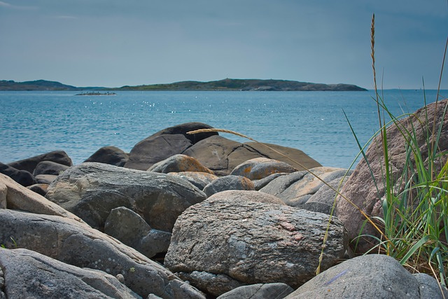 Myllyntila avoinna Rantakivikkoa ja merta.