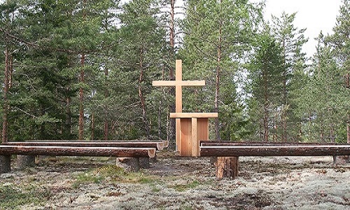 Viherlahden leirikeskuksen metsäalttari