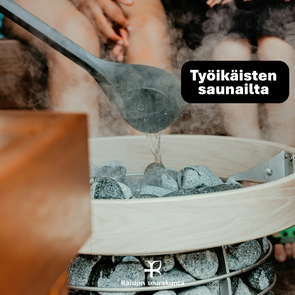 Saunan kiukaalle heitetään löylyä.
